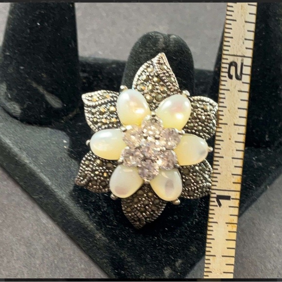 Vintage Mother of Pearl & CZ Sterling Silver Ring - Picture 4 of 5